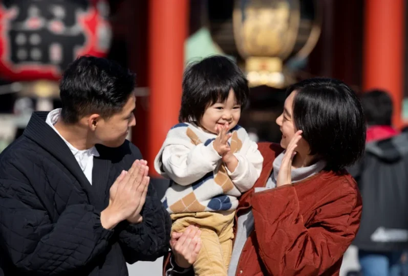 young-family-spending-time-with-their-toddler-905x613-1.webp